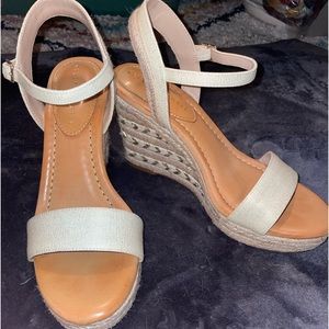 Kelly & Katie Gwennan Espadrille Wedge Sandal